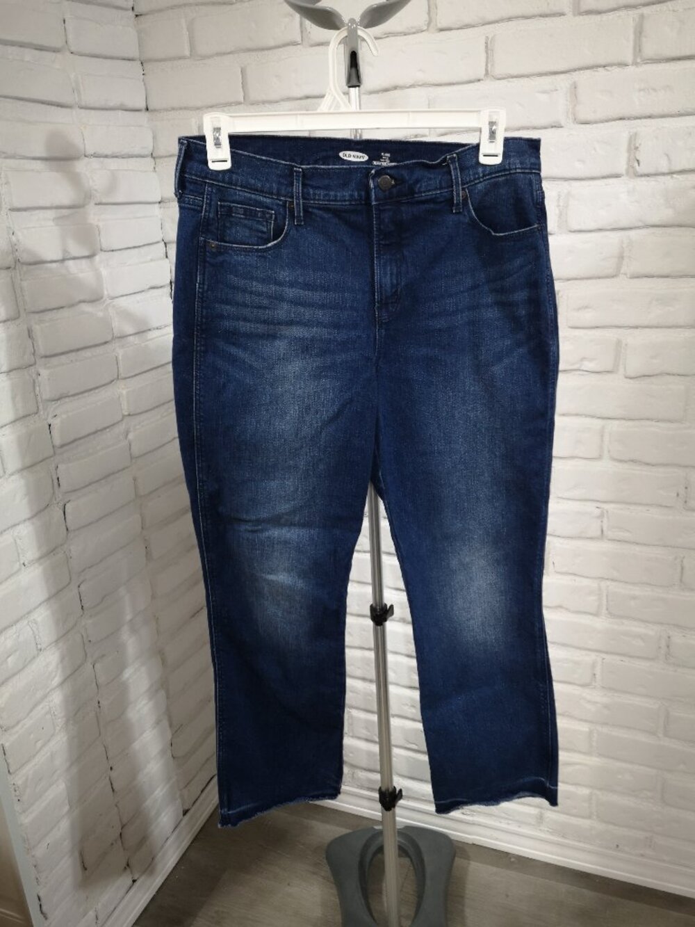 Old Navy Size 14 Med. Wash High Rise Secret Slim Pockets Flare Ankle Jeans